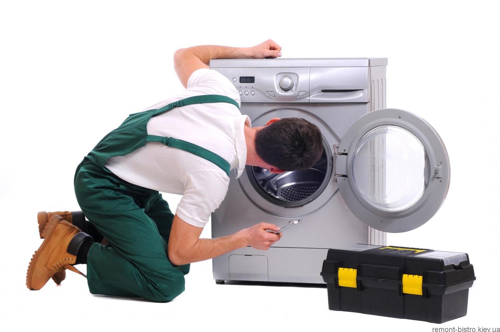 Ремонтный стиральный машина. Ремонтник стиральных машин. Мастер стиральных машин. Ремонт стиральных машин. Ремонтирует стиральную машину.